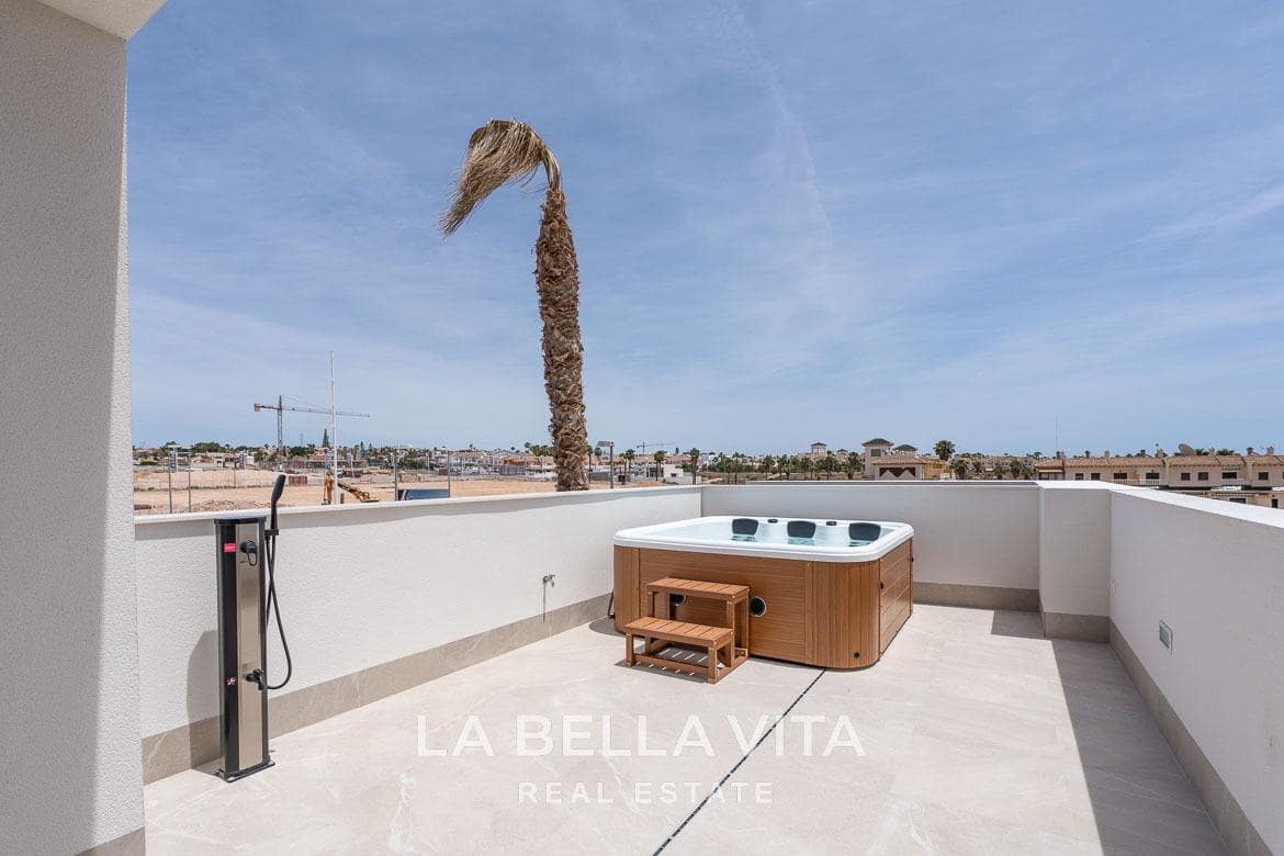 3 soveværelse Villa til salg i Dona Pepa med swimmingpool - € 439.000 (Ref: 9068942)