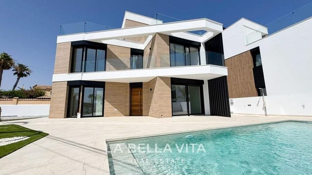 4 makuuhuone Huvila myytävänä paikassa Aguas Nuevas, Torrevieja mukana uima-altaan - 650 000 € (Ref: 9078112)