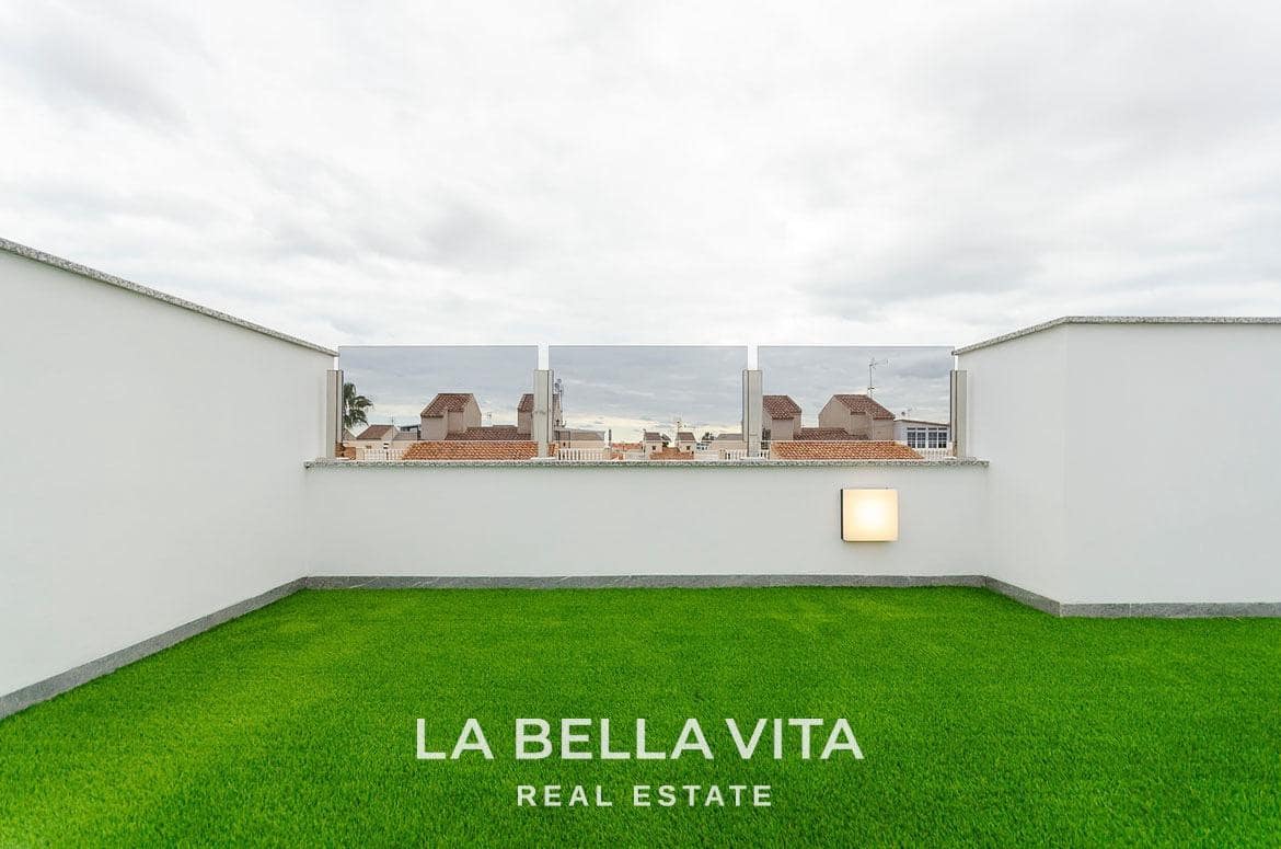 3 soveværelse Villa til salg i Torrevieja med swimmingpool - € 409.000 (Ref: 9089961)