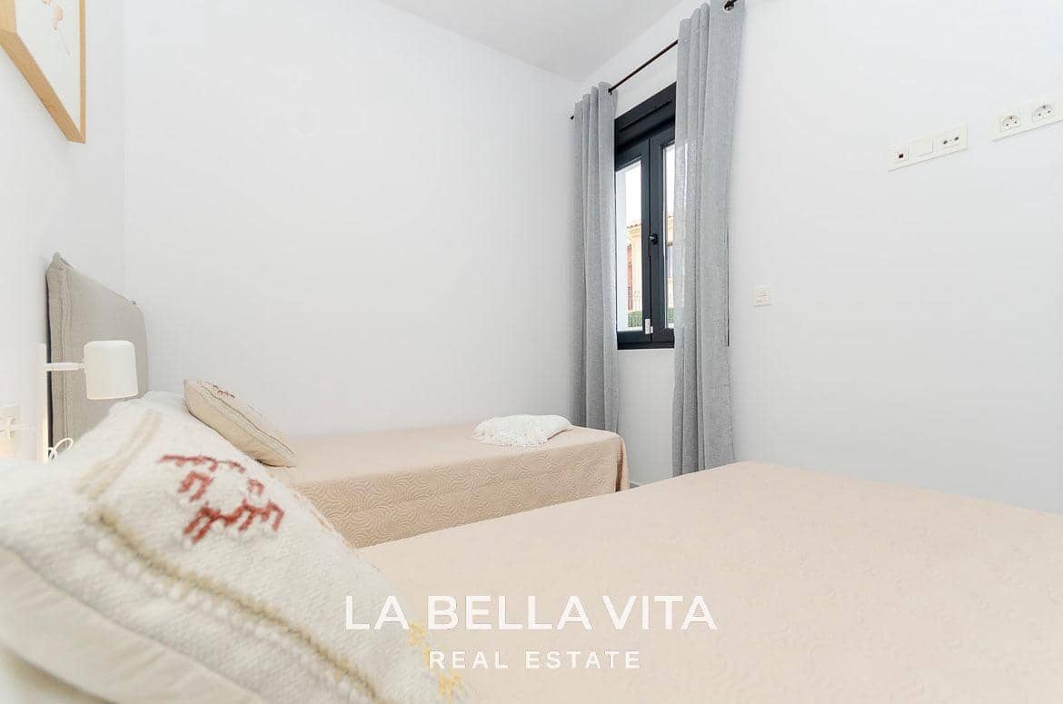 3 soveværelse Villa til salg i Torrevieja med swimmingpool - € 409.000 (Ref: 9089961)