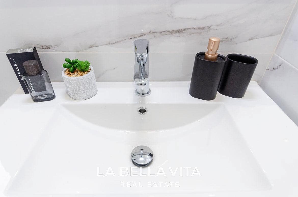 3 soveværelse Villa til salg i Torrevieja med swimmingpool - € 409.000 (Ref: 9089961)