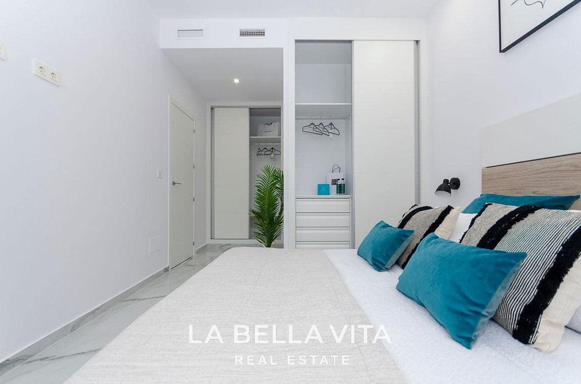 3 soveværelse Villa til salg i Torrevieja med swimmingpool - € 409.000 (Ref: 9089961)