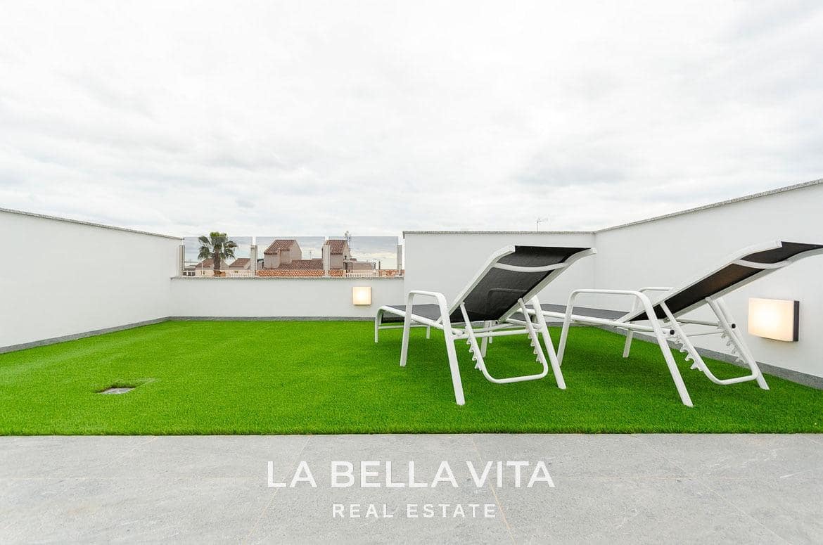 3 soveværelse Villa til salg i Torrevieja med swimmingpool - € 409.000 (Ref: 9089961)