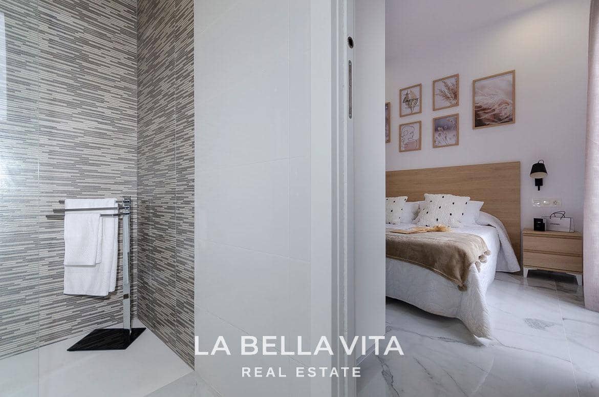 3 soveværelse Villa til salg i Torrevieja med swimmingpool - € 409.000 (Ref: 9089961)