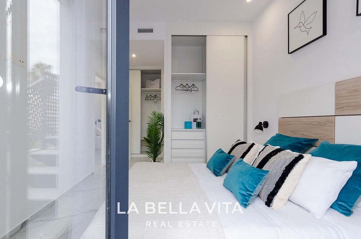 3 soveværelse Villa til salg i Torrevieja med swimmingpool - € 409.000 (Ref: 9089961)