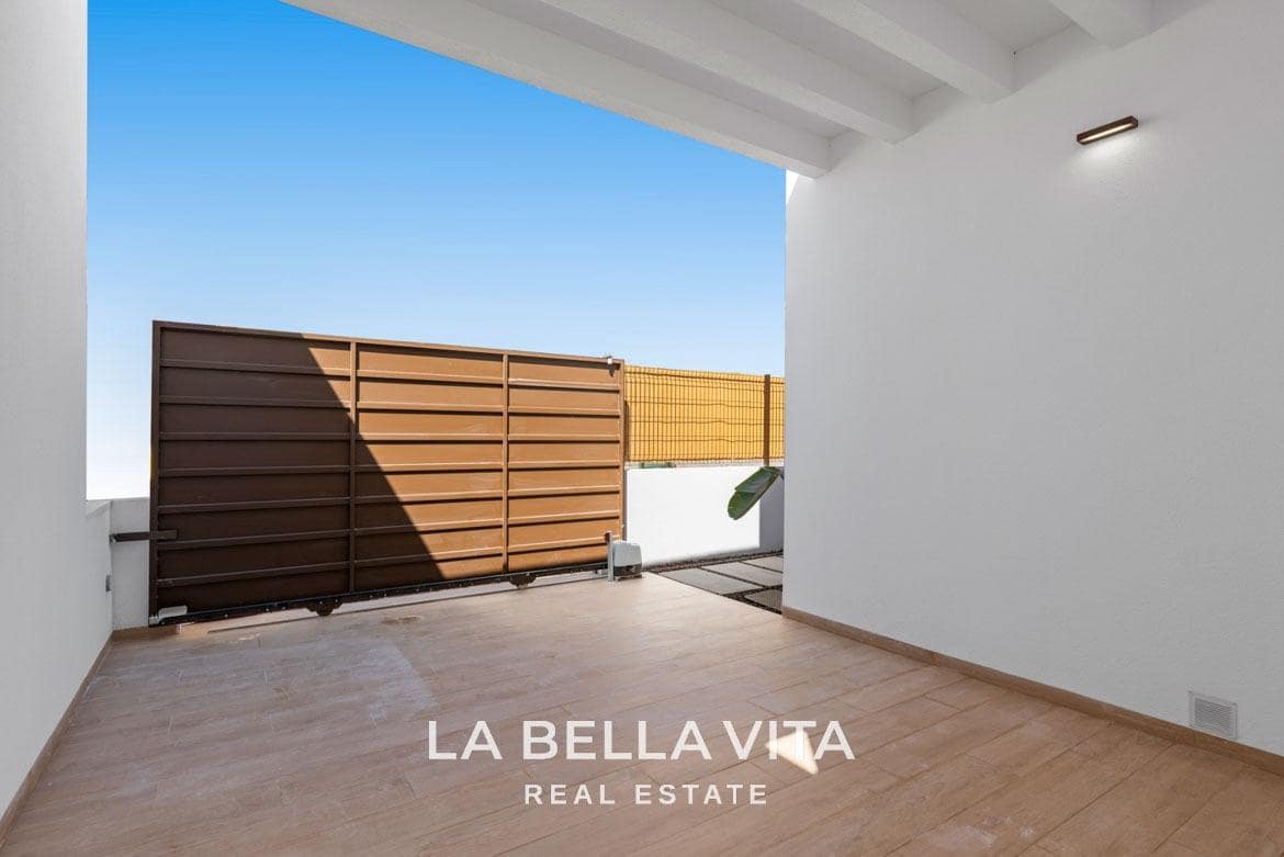 3 soveværelse Villa til salg i Los Alcazares med swimmingpool - € 545.000 (Ref: 9104791)