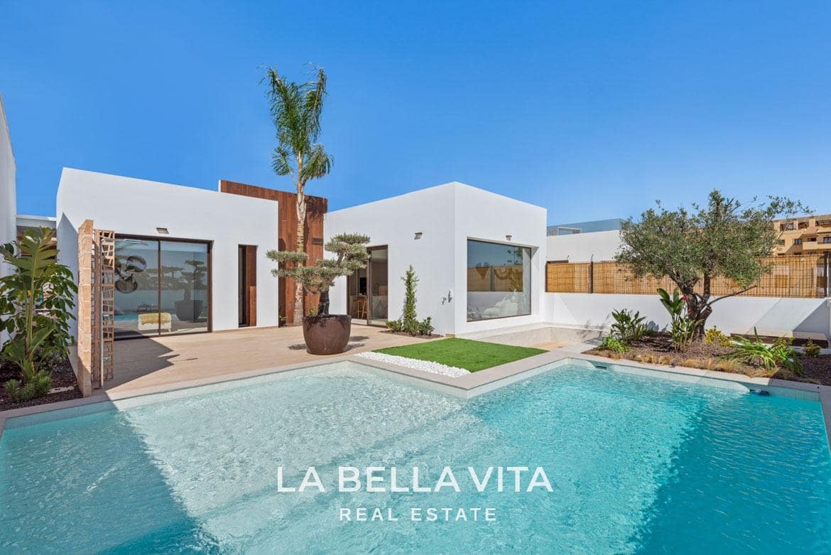 3 soveværelse Villa til salg i Los Alcazares med swimmingpool - € 545.000 (Ref: 9104791)