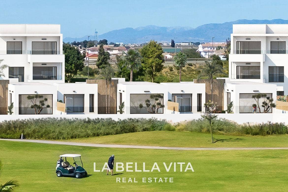 3 soveværelse Villa til salg i Los Alcazares med swimmingpool - € 545.000 (Ref: 9104791)