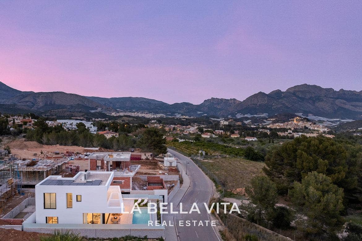 Chalet de 3 habitaciones en Polop en venta con piscina garaje - 725.000 € (Ref: 9266509)