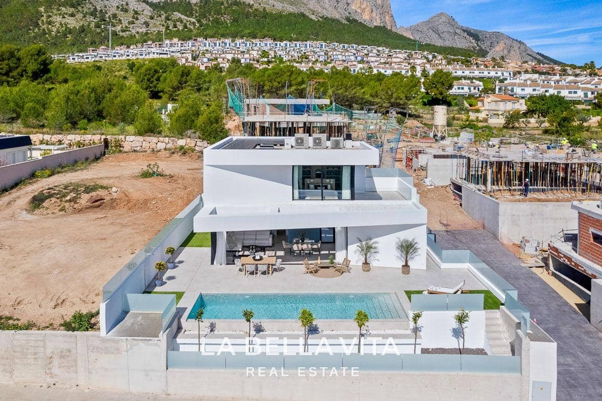 Chalet de 3 habitaciones en Polop en venta con piscina garaje - 725.000 € (Ref: 9266509)