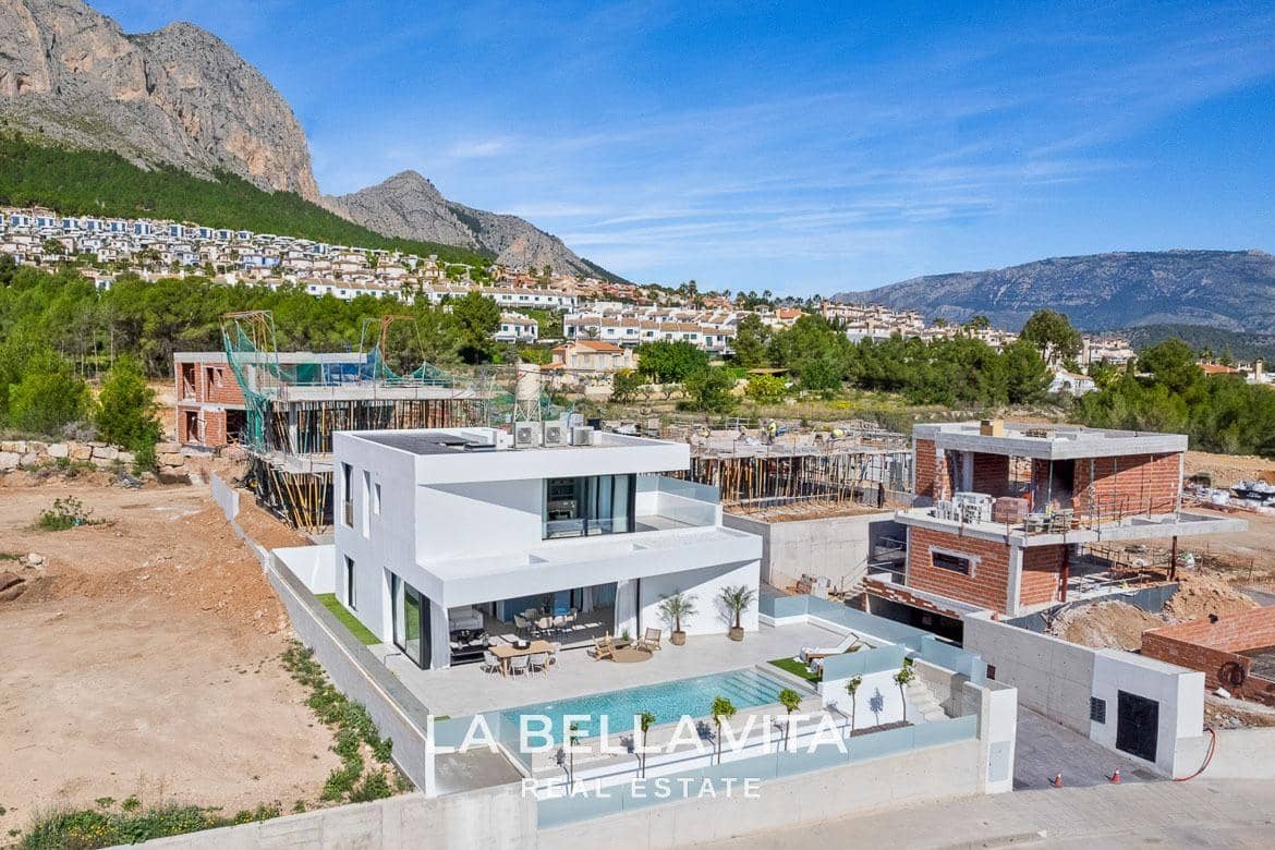 Chalet de 3 habitaciones en Polop en venta con piscina garaje - 725.000 € (Ref: 9266509)