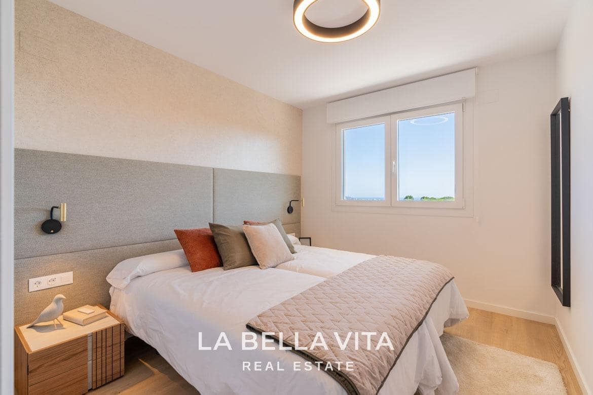 4 quarto Moradia Geminada para venda em La Nucia com piscina - 427 000 € (Ref: 9266510)