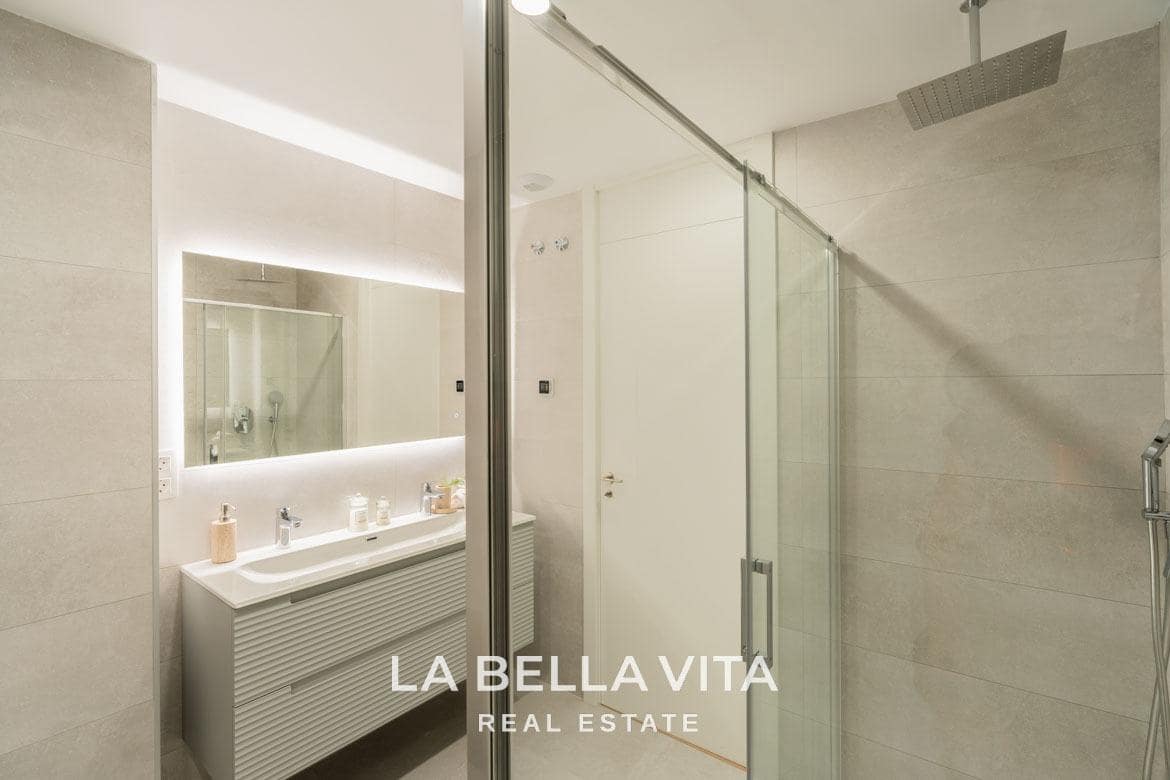 4 quarto Moradia Geminada para venda em La Nucia com piscina - 427 000 € (Ref: 9266510)