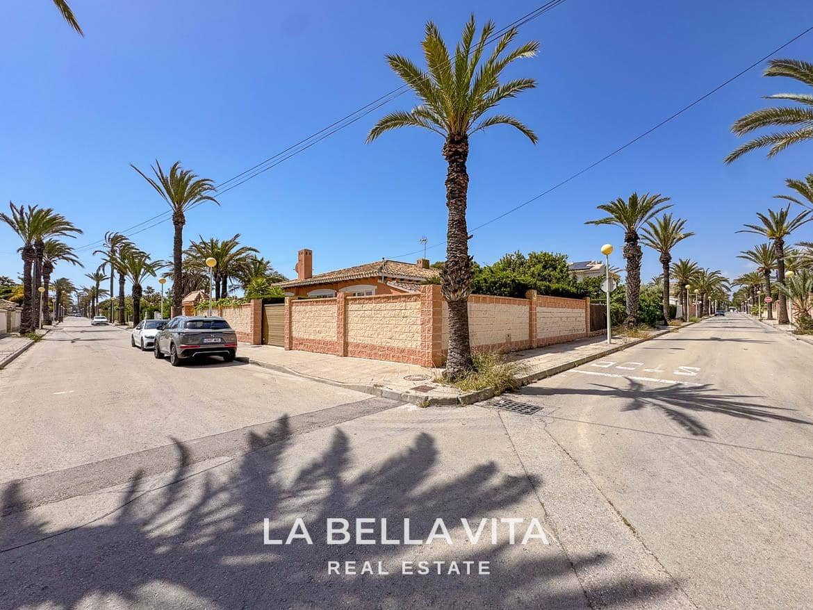 4 bedroom Villa for sale in Cabo Roig with pool - € 950,000 (Ref: 9297063)