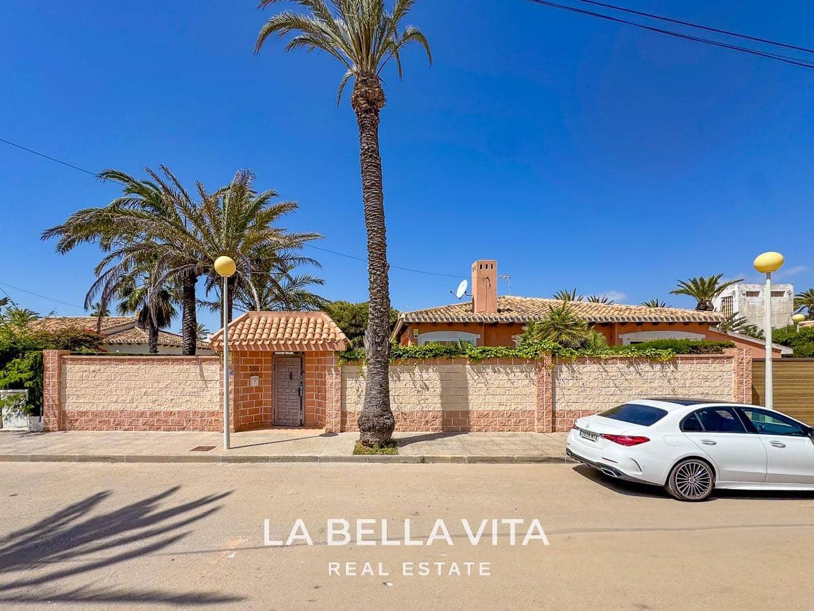 4 bedroom Villa for sale in Cabo Roig with pool - € 950,000 (Ref: 9297063)