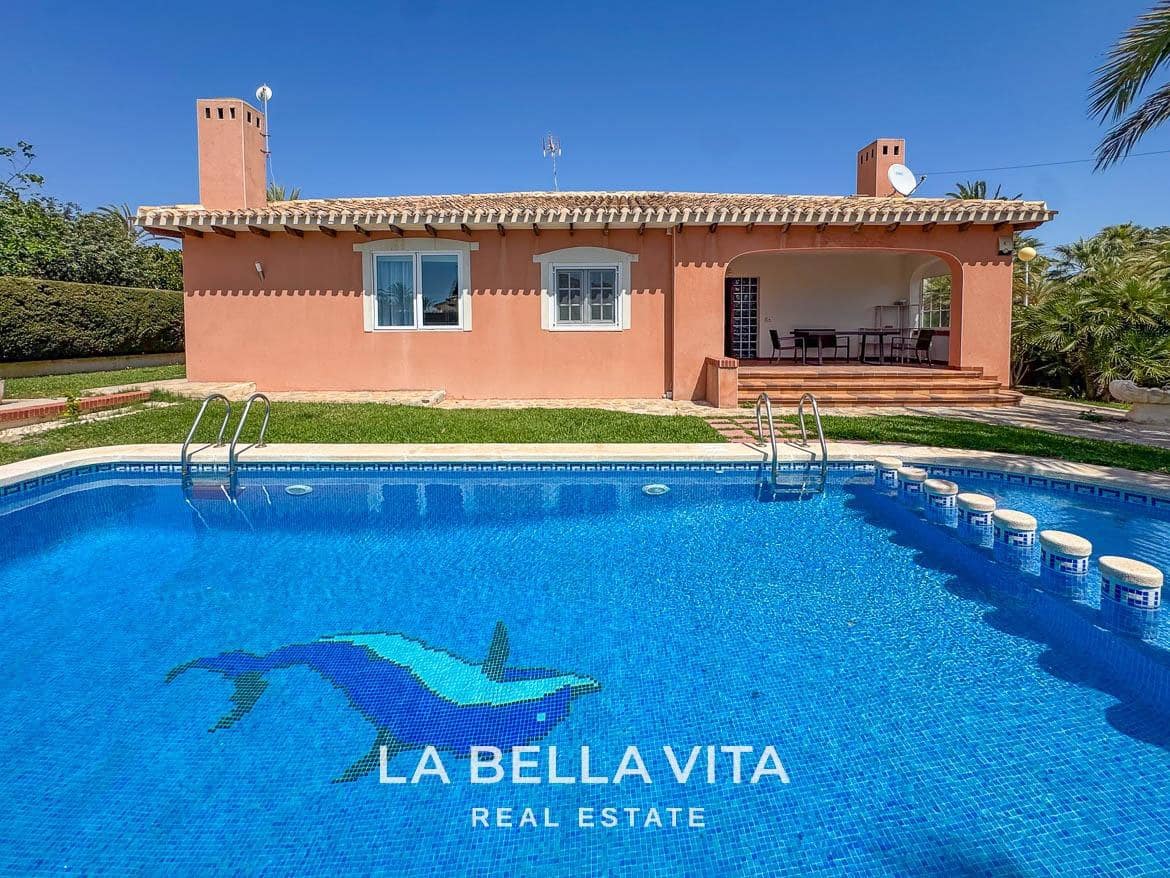 4 bedroom Villa for sale in Cabo Roig with pool - € 950,000 (Ref: 9297063)