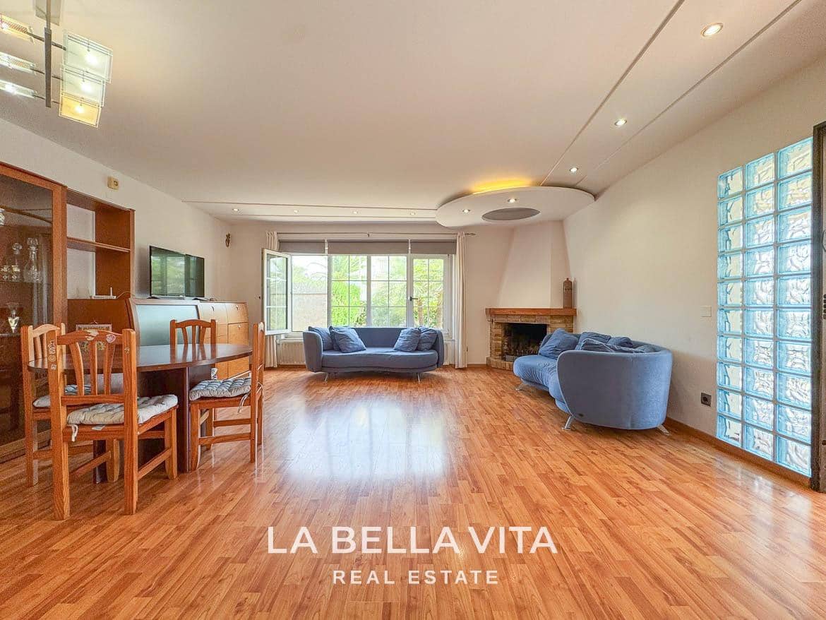 4 bedroom Villa for sale in Cabo Roig with pool - € 950,000 (Ref: 9297063)