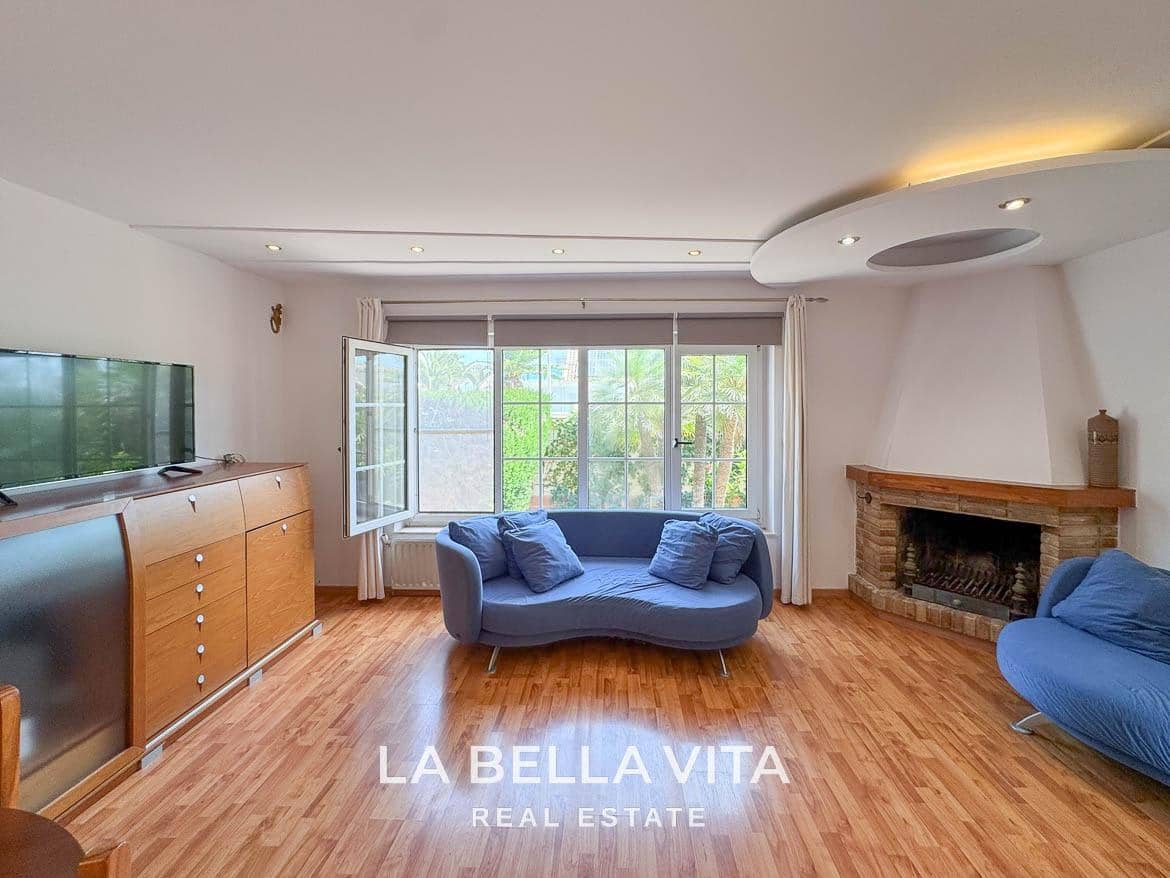 4 bedroom Villa for sale in Cabo Roig with pool - € 950,000 (Ref: 9297063)