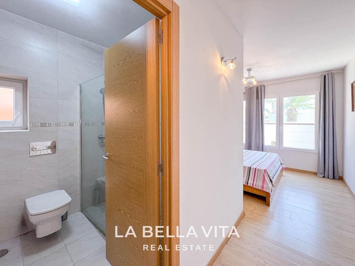 4 bedroom Villa for sale in Cabo Roig with pool - € 950,000 (Ref: 9297063)