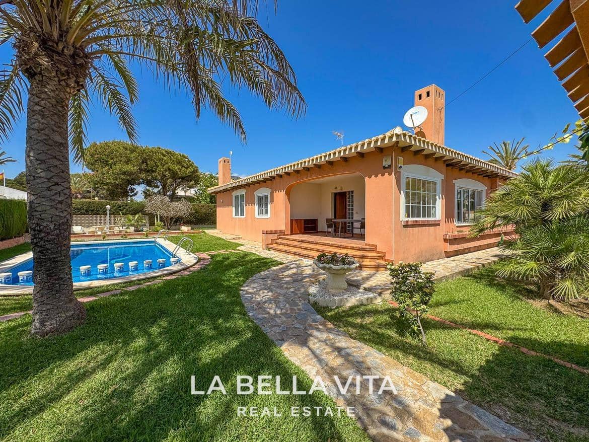 4 bedroom Villa for sale in Cabo Roig with pool - € 950,000 (Ref: 9297063)