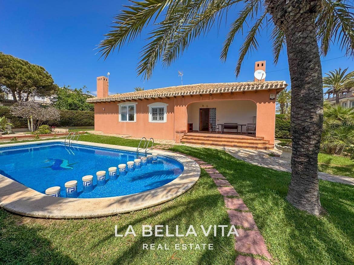 4 bedroom Villa for sale in Cabo Roig with pool - € 950,000 (Ref: 9297063)