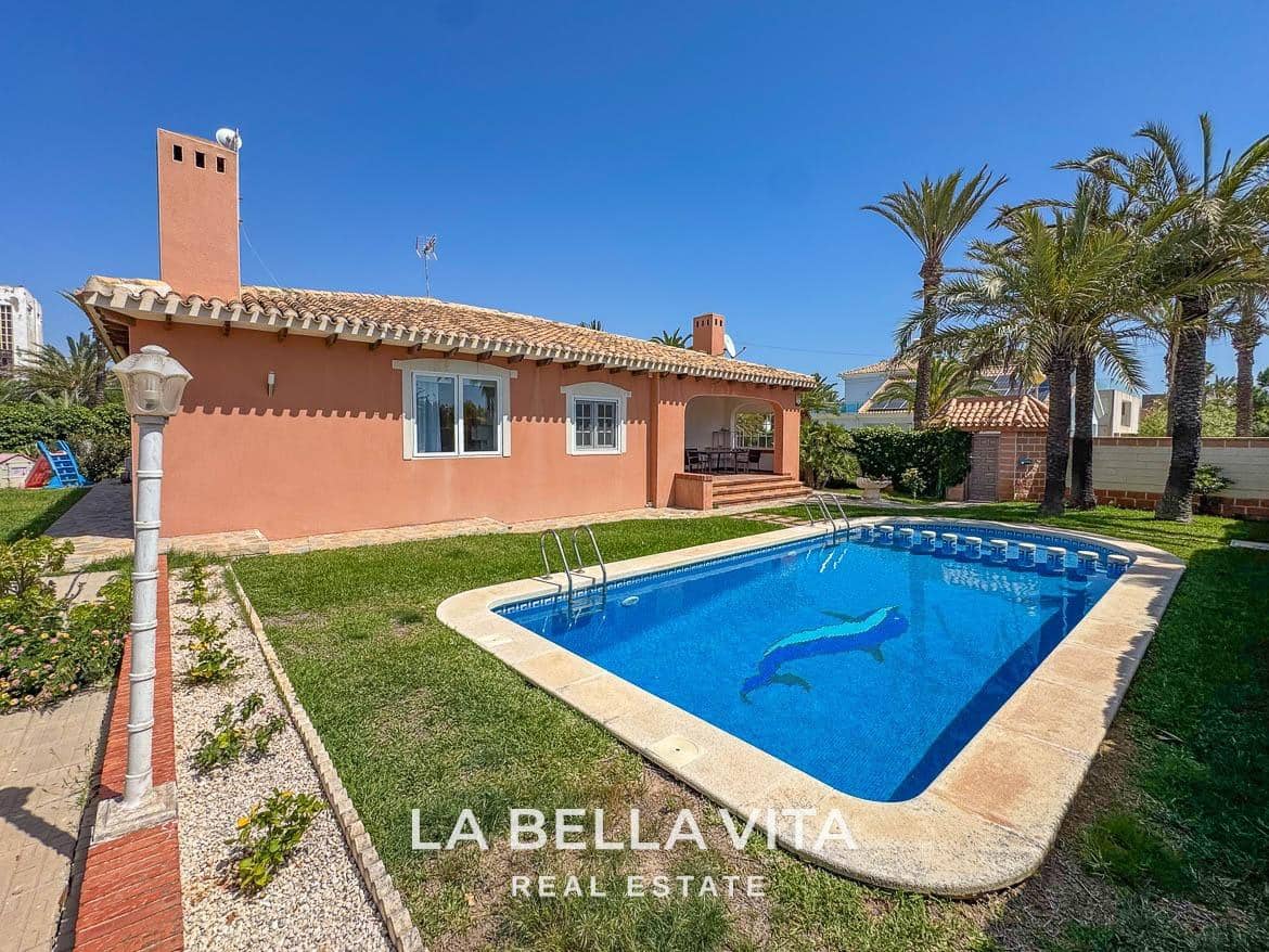 4 bedroom Villa for sale in Cabo Roig with pool - € 950,000 (Ref: 9297063)