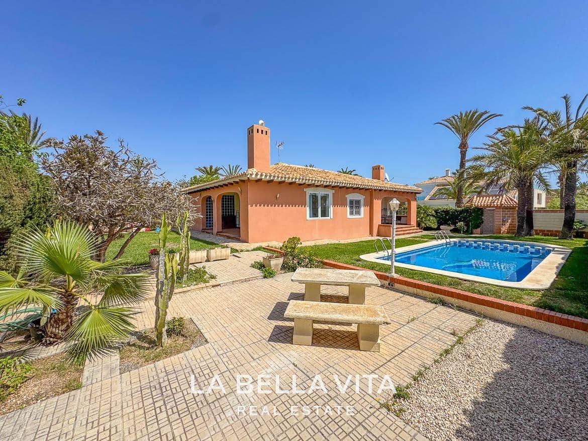 4 bedroom Villa for sale in Cabo Roig with pool - € 950,000 (Ref: 9297063)