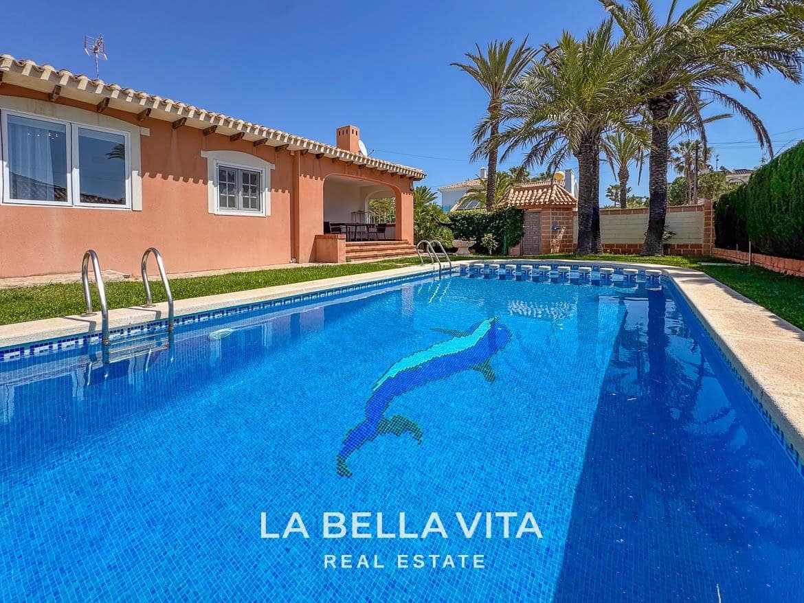 4 bedroom Villa for sale in Cabo Roig with pool - € 950,000 (Ref: 9297063)