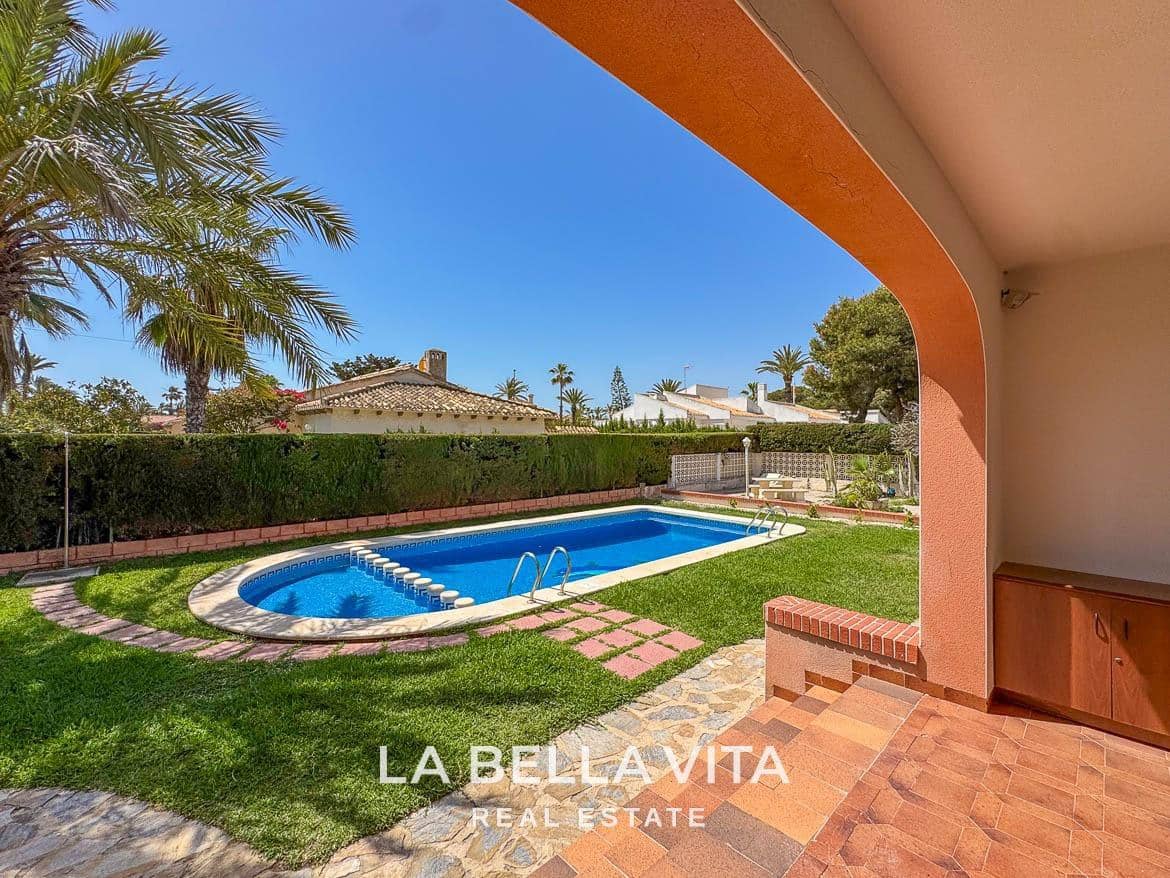 4 bedroom Villa for sale in Cabo Roig with pool - € 950,000 (Ref: 9297063)