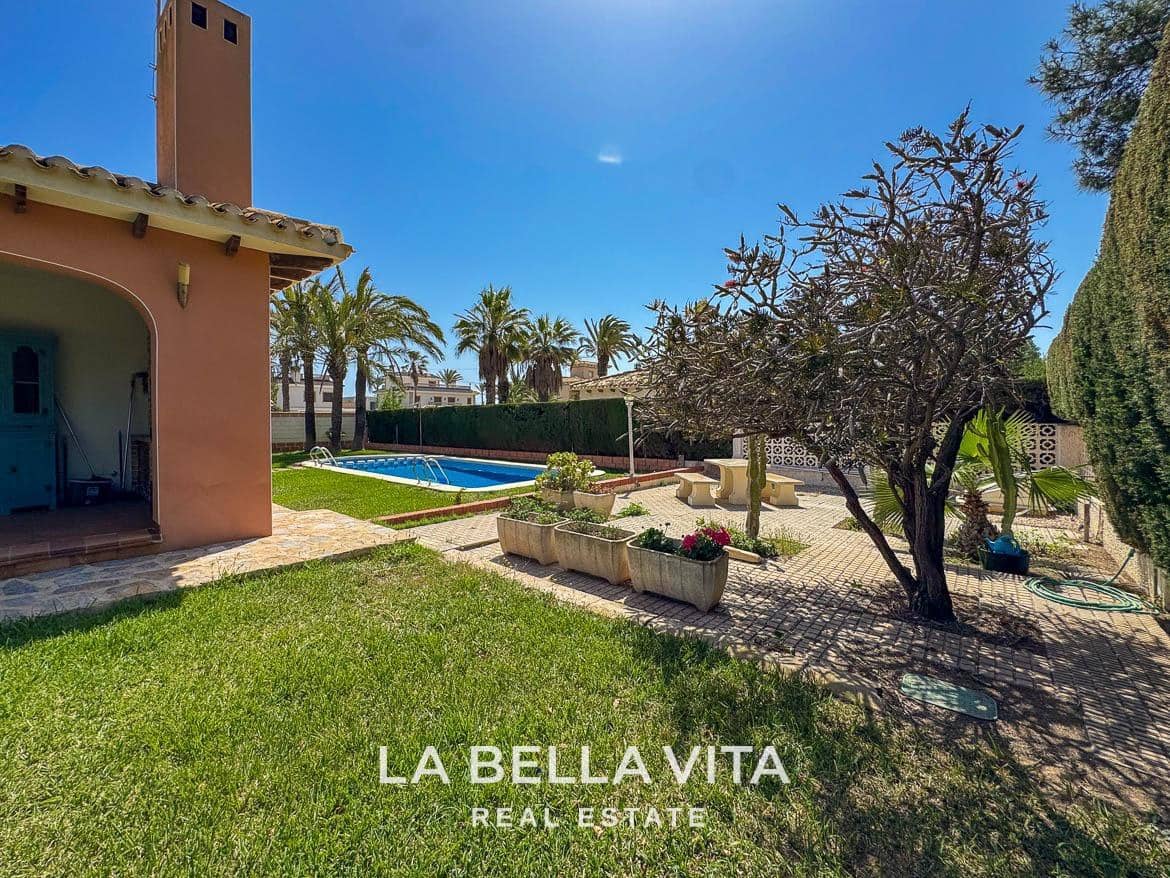 4 bedroom Villa for sale in Cabo Roig with pool - € 950,000 (Ref: 9297063)