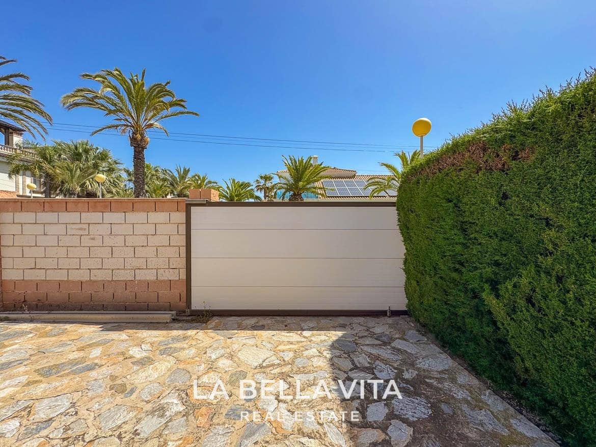 4 bedroom Villa for sale in Cabo Roig with pool - € 950,000 (Ref: 9297063)