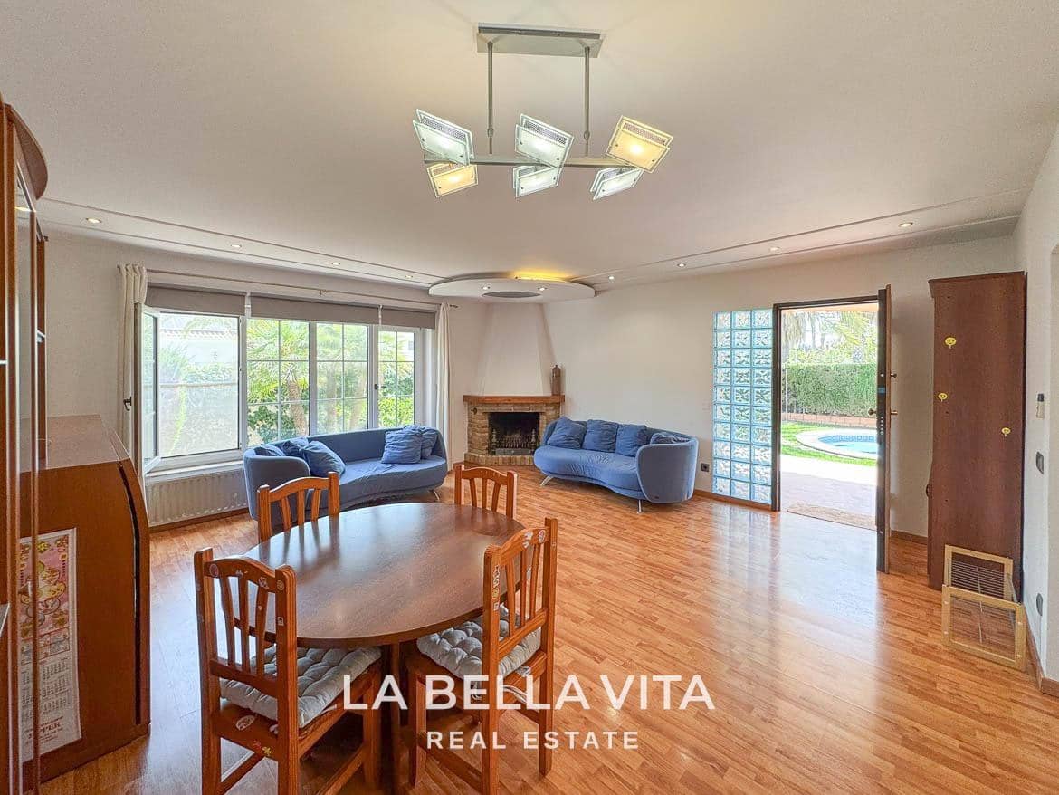 4 bedroom Villa for sale in Cabo Roig with pool - € 950,000 (Ref: 9297063)