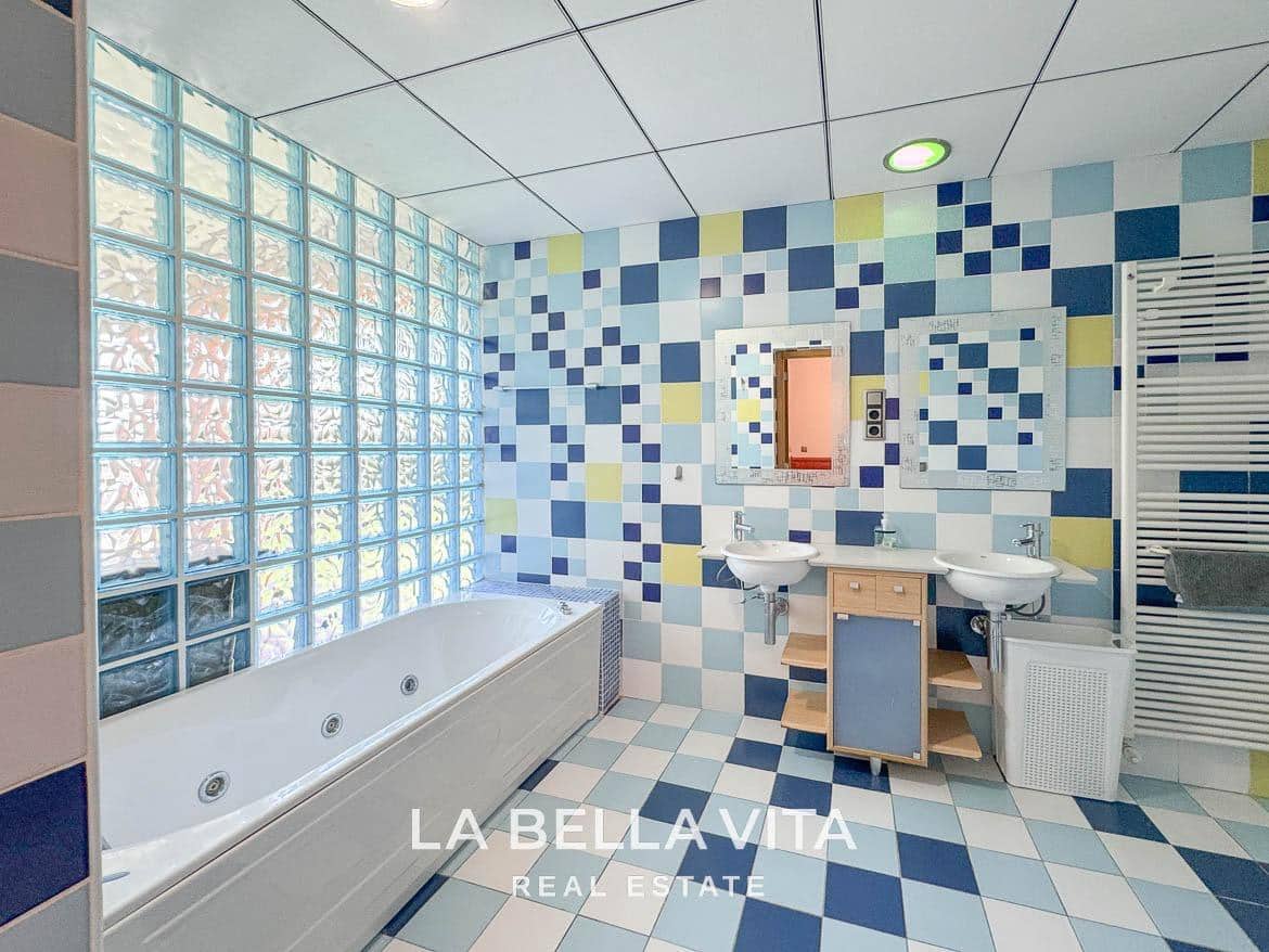 4 bedroom Villa for sale in Cabo Roig with pool - € 950,000 (Ref: 9297063)