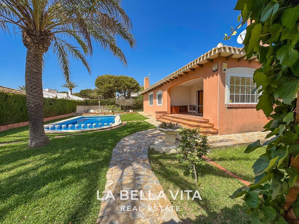 4 bedroom Villa for sale in Cabo Roig with pool - € 950,000 (Ref: 9297063)