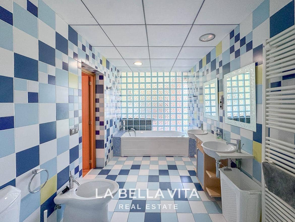 4 bedroom Villa for sale in Cabo Roig with pool - € 950,000 (Ref: 9297063)