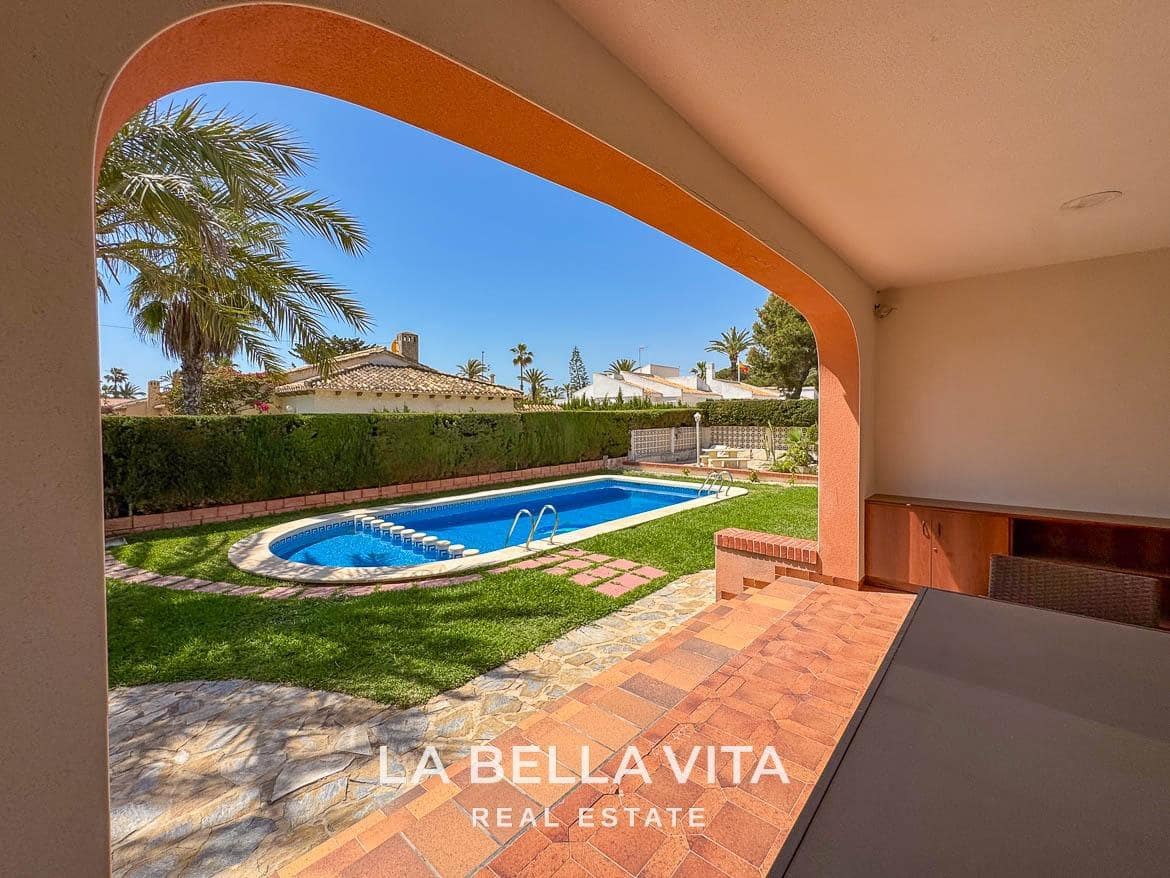 4 bedroom Villa for sale in Cabo Roig with pool - € 950,000 (Ref: 9297063)