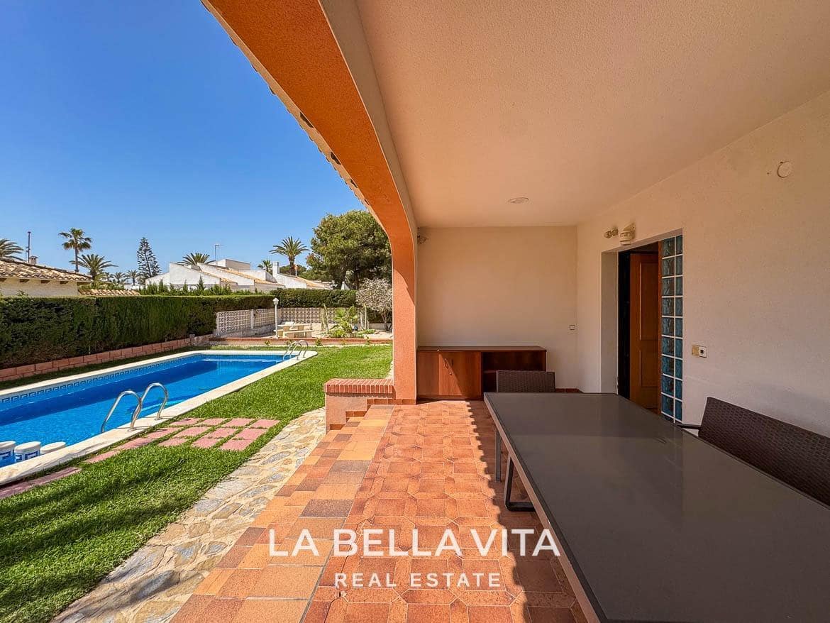 4 bedroom Villa for sale in Cabo Roig with pool - € 950,000 (Ref: 9297063)