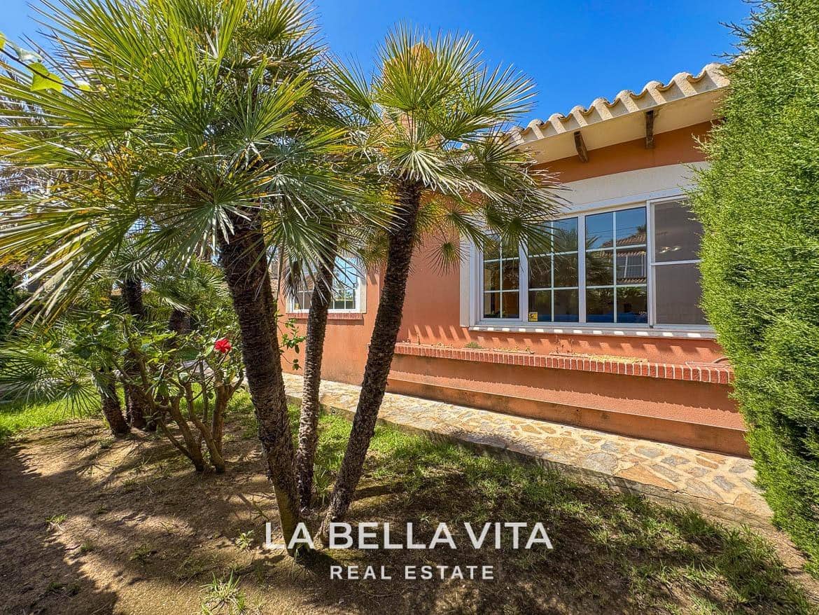 4 bedroom Villa for sale in Cabo Roig with pool - € 950,000 (Ref: 9297063)