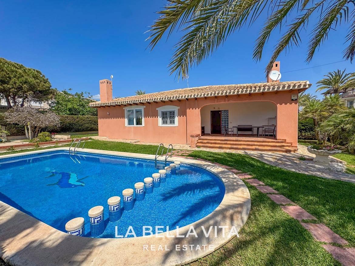 4 bedroom Villa for sale in Cabo Roig with pool - € 950,000 (Ref: 9297063)
