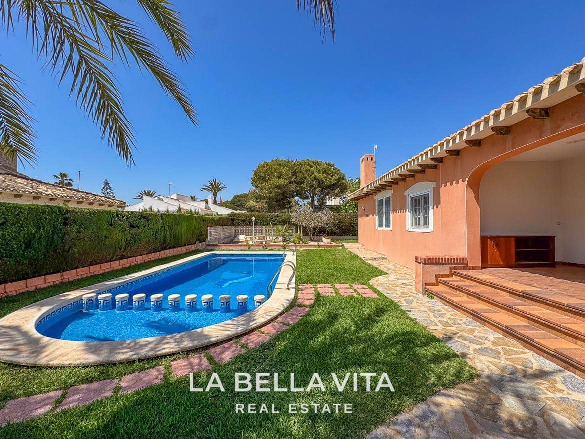 4 bedroom Villa for sale in Cabo Roig with pool - € 950,000 (Ref: 9297063)