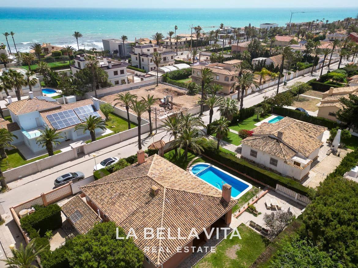 4 bedroom Villa for sale in Cabo Roig with pool - € 950,000 (Ref: 9297063)