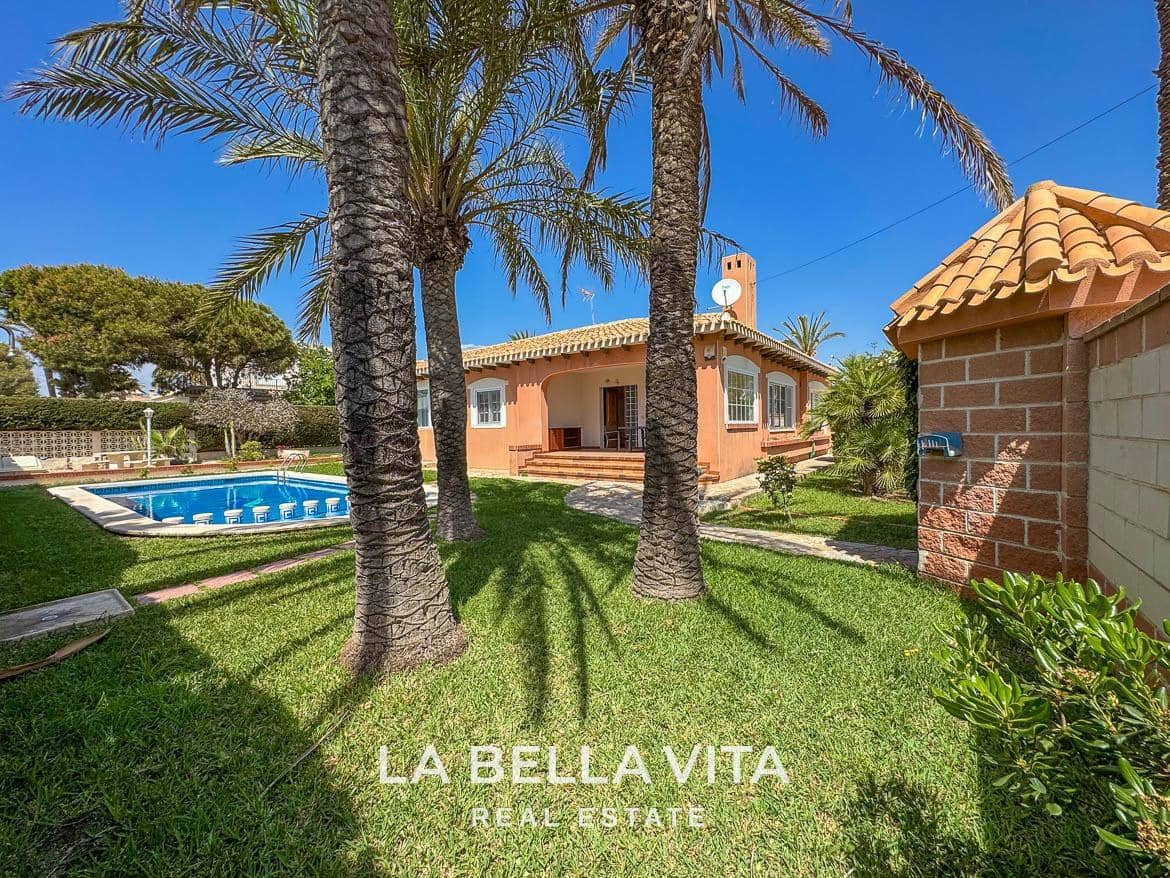 4 bedroom Villa for sale in Cabo Roig with pool - € 950,000 (Ref: 9297063)