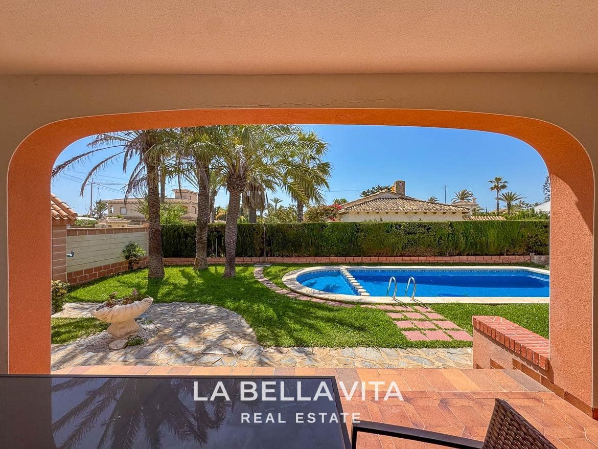 4 bedroom Villa for sale in Cabo Roig with pool - € 950,000 (Ref: 9297063)