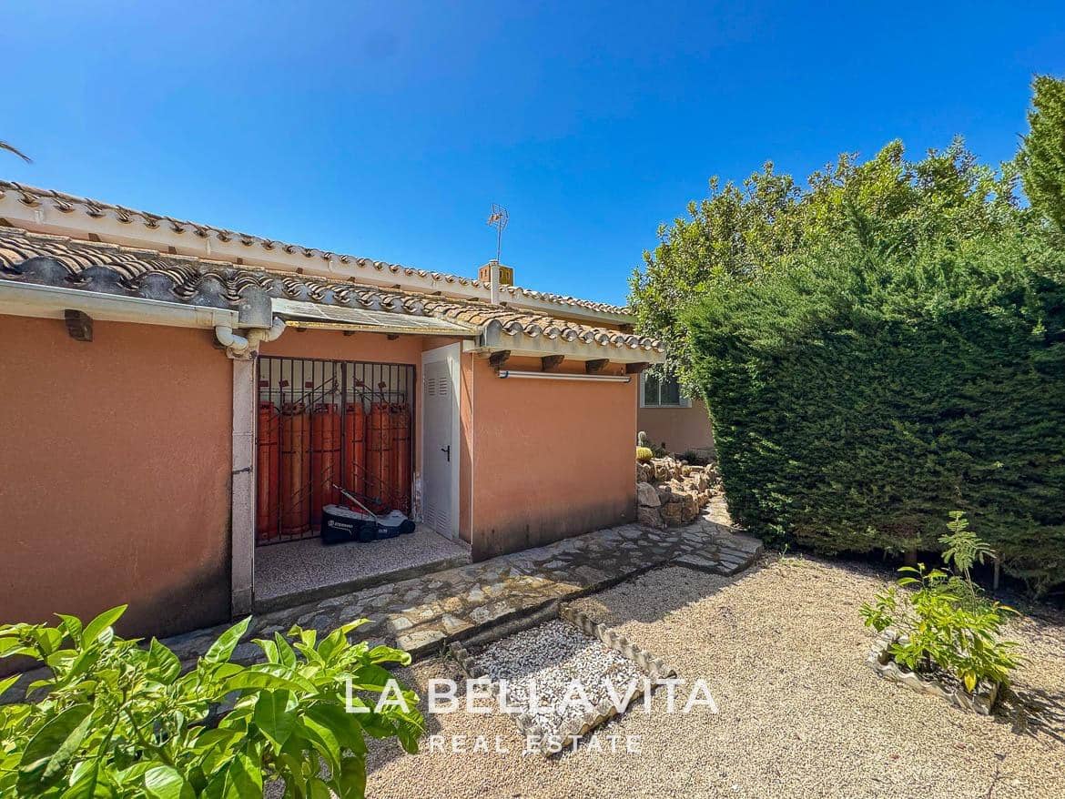 4 bedroom Villa for sale in Cabo Roig with pool - € 950,000 (Ref: 9297063)
