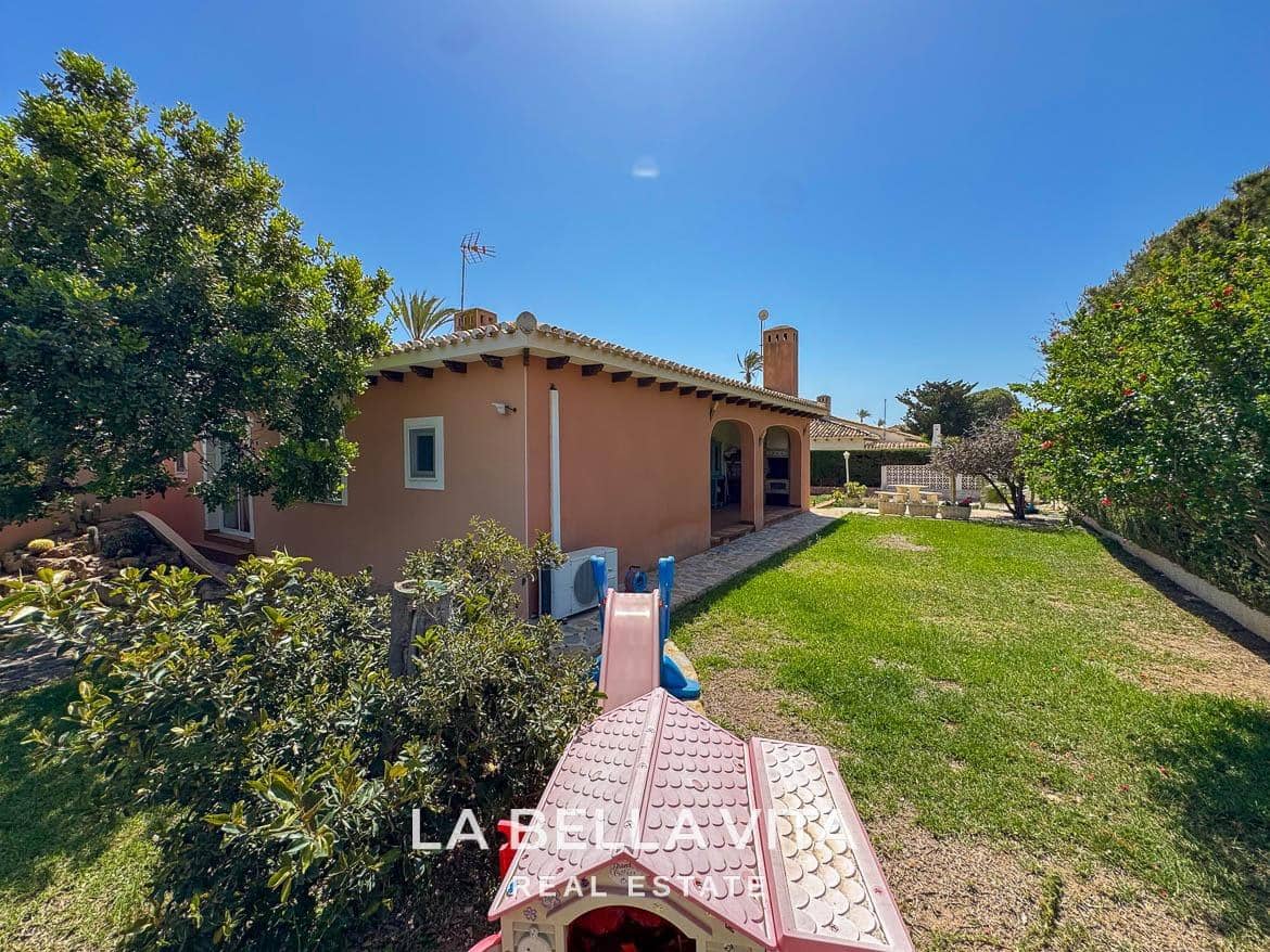 4 bedroom Villa for sale in Cabo Roig with pool - € 950,000 (Ref: 9297063)