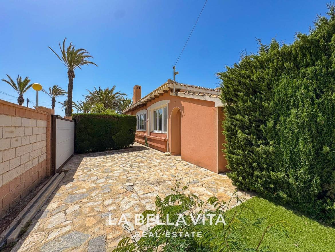 4 bedroom Villa for sale in Cabo Roig with pool - € 950,000 (Ref: 9297063)