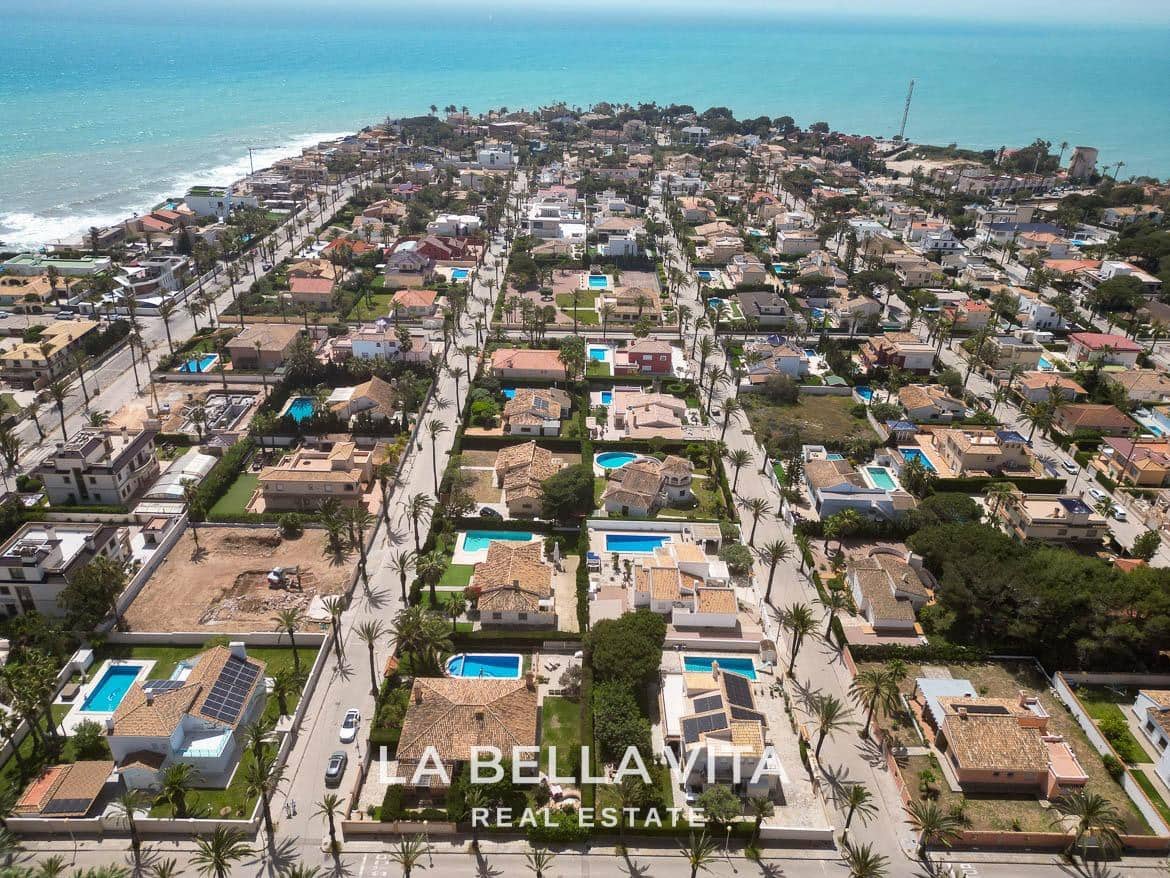 4 bedroom Villa for sale in Cabo Roig with pool - € 950,000 (Ref: 9297063)