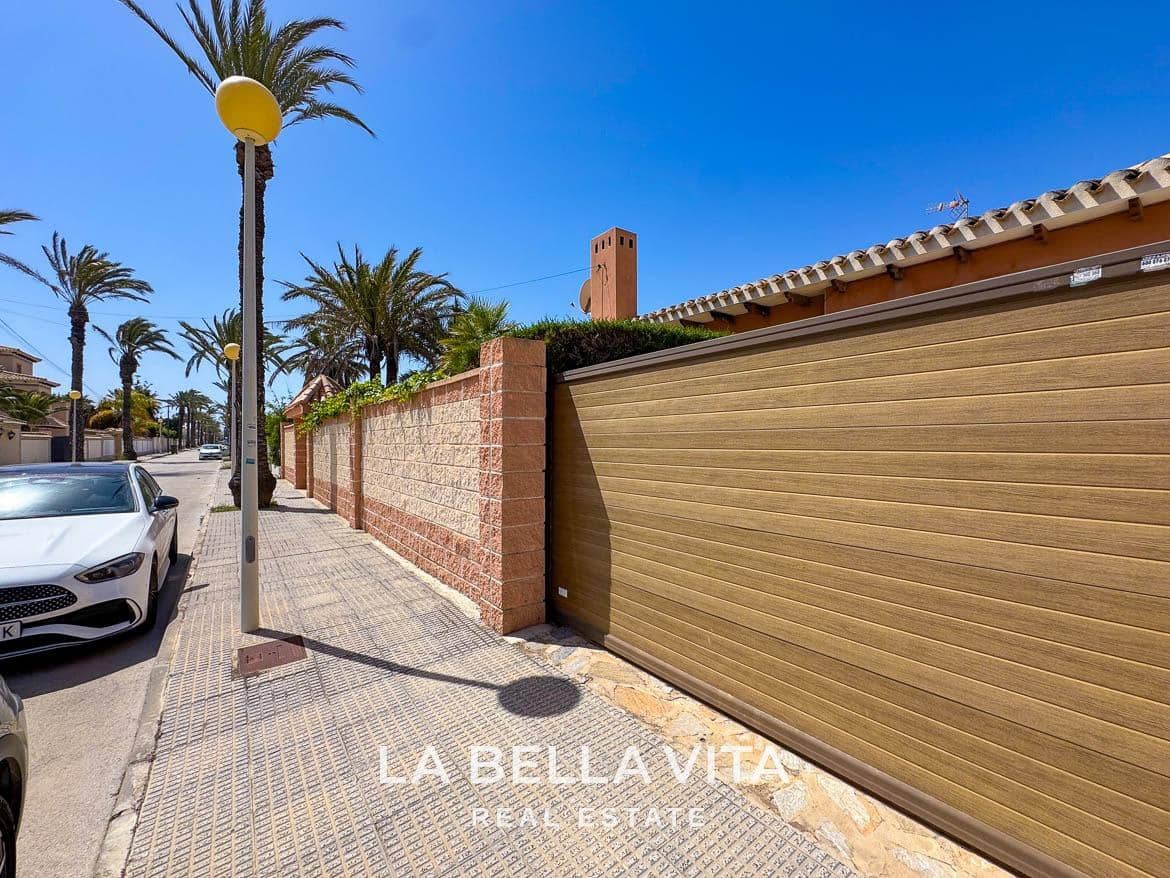 4 bedroom Villa for sale in Cabo Roig with pool - € 950,000 (Ref: 9297063)