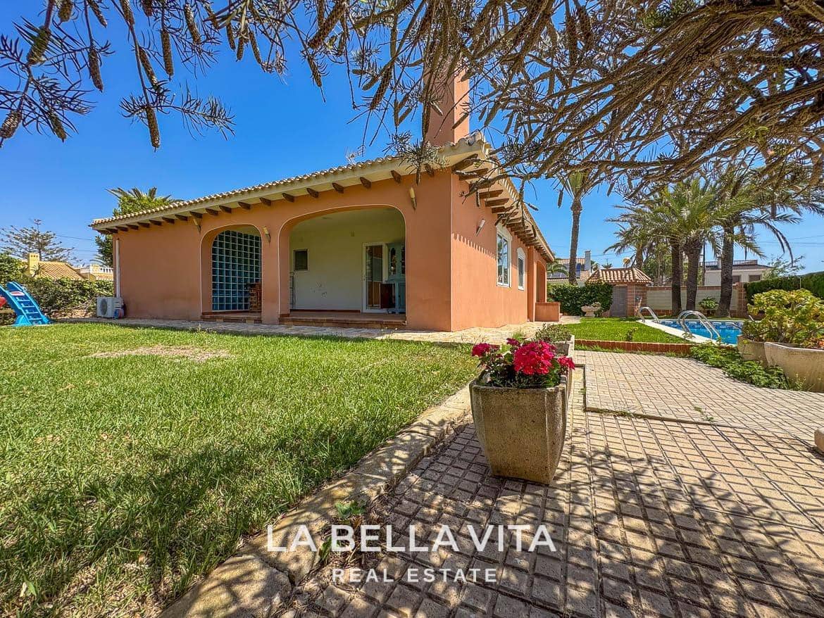 4 bedroom Villa for sale in Cabo Roig with pool - € 950,000 (Ref: 9297063)
