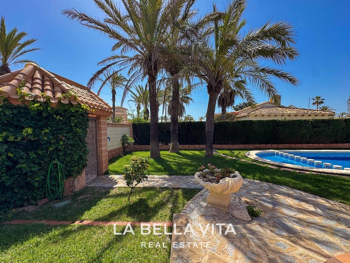 4 bedroom Villa for sale in Cabo Roig with pool - € 950,000 (Ref: 9297063)